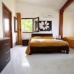 Paola 3*