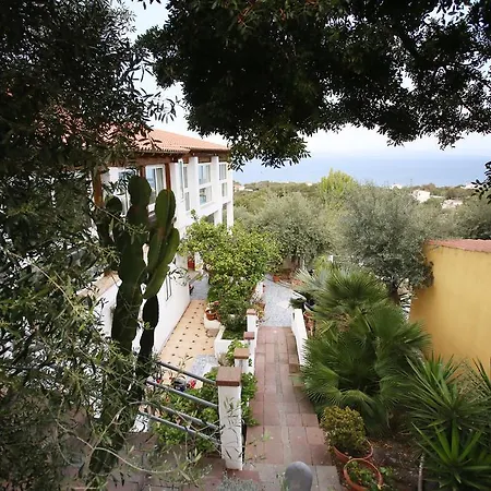 Paola Hotel