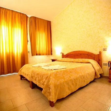 Отель Paola 3*